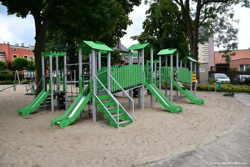 Nowy plac zabaw w Witkowie już otwarty – inwestycja z unijnym dofinansowaniem