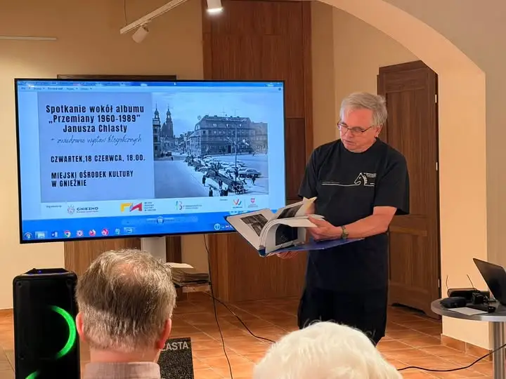 Fotograficzne odkrycia i historia na spotkaniu grupy PRYZMAT w Gnieźnie