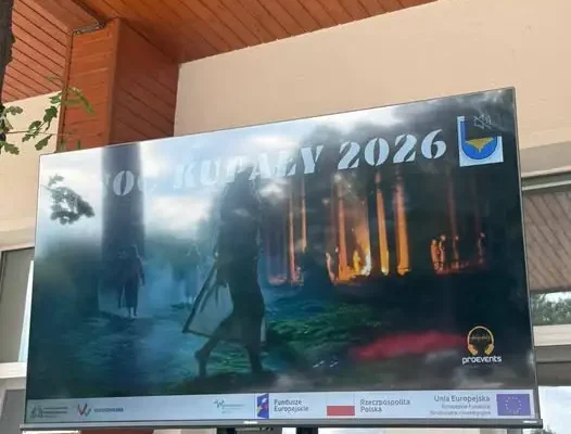 Seniorzy z Witkowa świętowali Noc Kupały nad jeziorem w Skorzęcinie