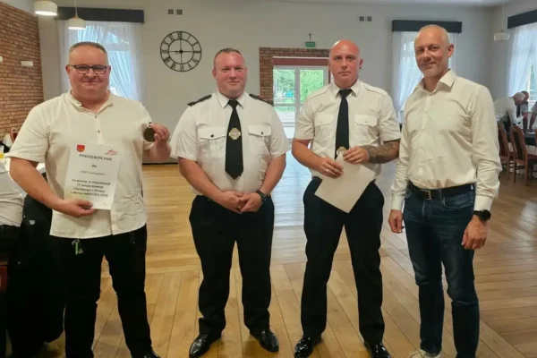 Podziękowania dla strażaków za organizację biegu w Łubowie