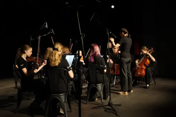 Niezapomniany koncert w Gnieźnie – muzyczna podróż od ABBY do Billie Eilish
