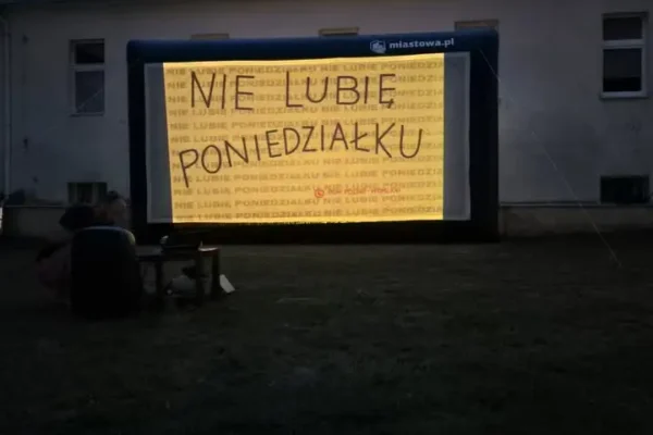Kino letnie w Żydowie: „Nie lubię poniedziałku” rozbawiło publiczność