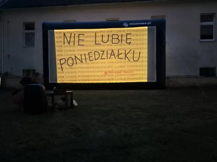 Kino letnie w Żydowie: „Nie lubię poniedziałku” rozbawiło publiczność