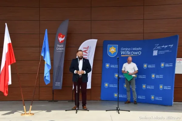 Nowa karetka dla gmin Witkowo, Niechanowo i Powidz oficjalnie odebrana