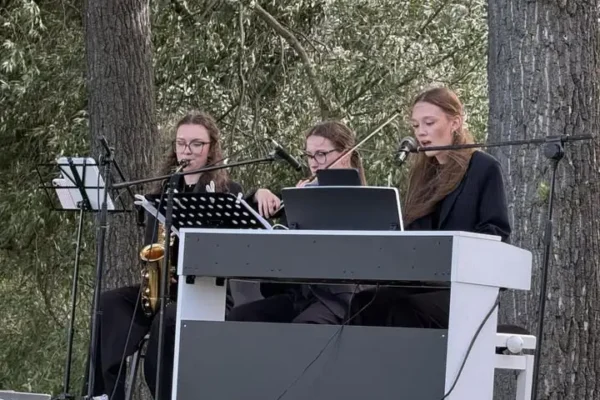 Nocne brzmienie na plaży Język – udany debiut Młodzieżowej Rady Gminy Kłecko