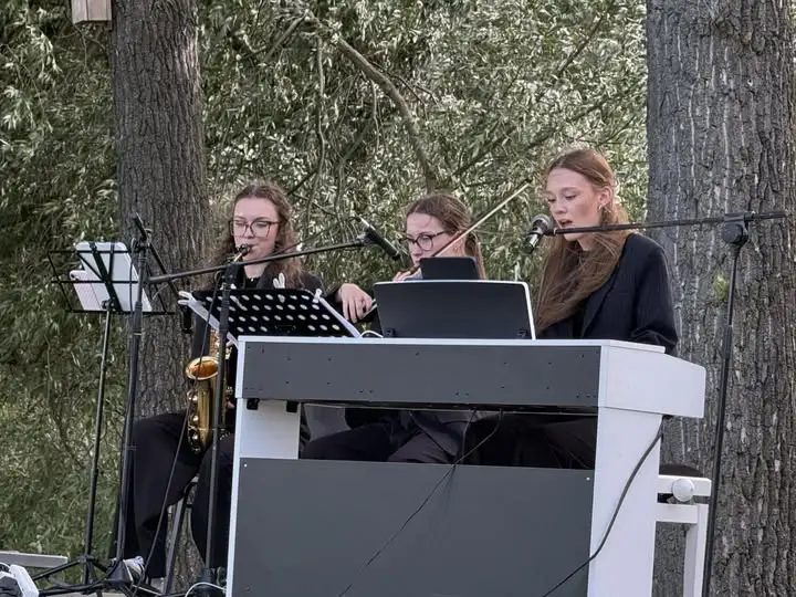 Nocne brzmienie na plaży Język – udany debiut Młodzieżowej Rady Gminy Kłecko
