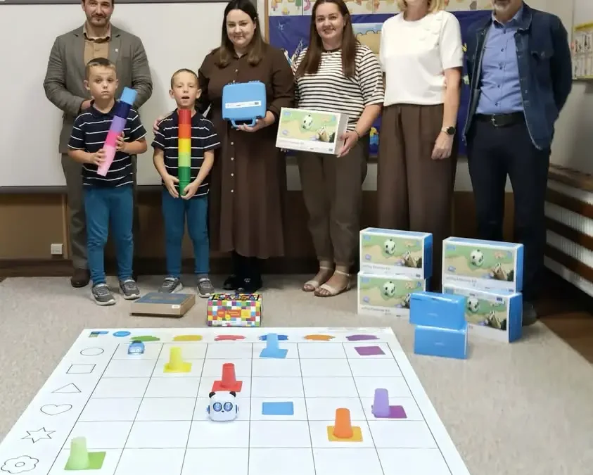 Przedszkola w Trzemesznie z nowymi robotami edukacyjnymi w ramach projektu „Przedszkolny E-Mentor”