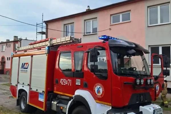 Tragedia w Rudkach: Strażacy otworzyli mieszkanie, znaleziono ciało
