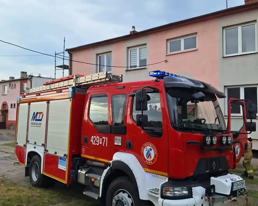 Tragedia w Rudkach: Strażacy otworzyli mieszkanie, znaleziono ciało