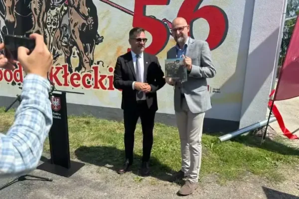 W Brzozogaju odsłonięto mural upamiętniający Bitwę pod Kłeckiem