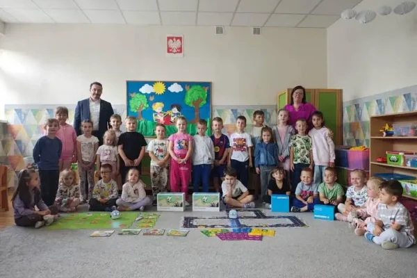 Przedszkolaki z Trzemeszna uczą się programowania dzięki grantowi