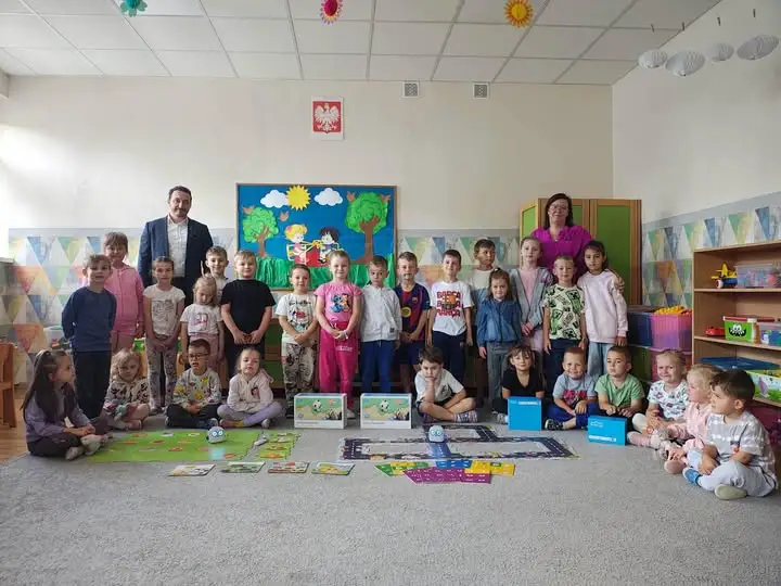 Przedszkolaki z Trzemeszna uczą się programowania dzięki grantowi