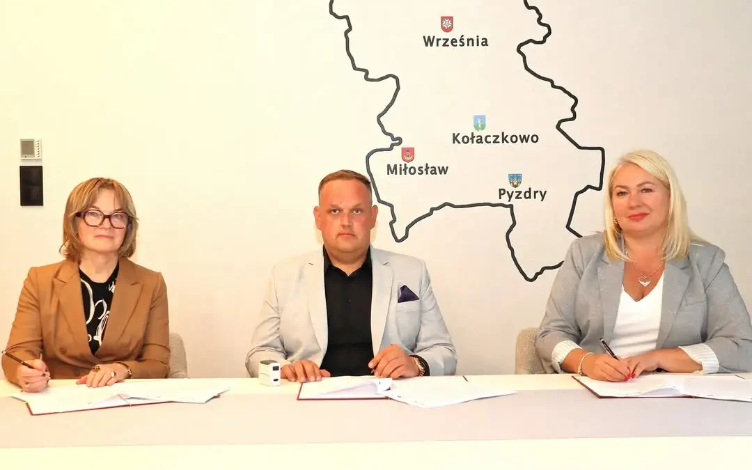 Podpisano umowę na budowę ścieżki rowerowej między Czerniejewem a Neklą