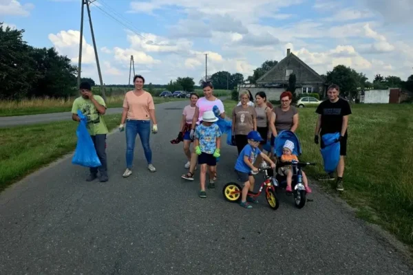 Mieszkańcy Gębarzewka posprzątali swoją miejscowość i otrzymali wykaszarkę