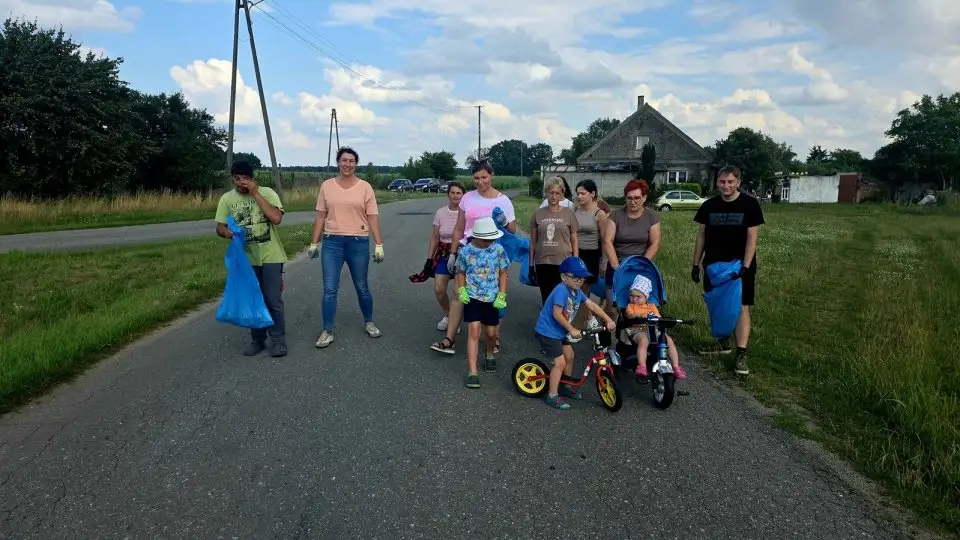 Mieszkańcy Gębarzewka posprzątali swoją miejscowość i otrzymali wykaszarkę
