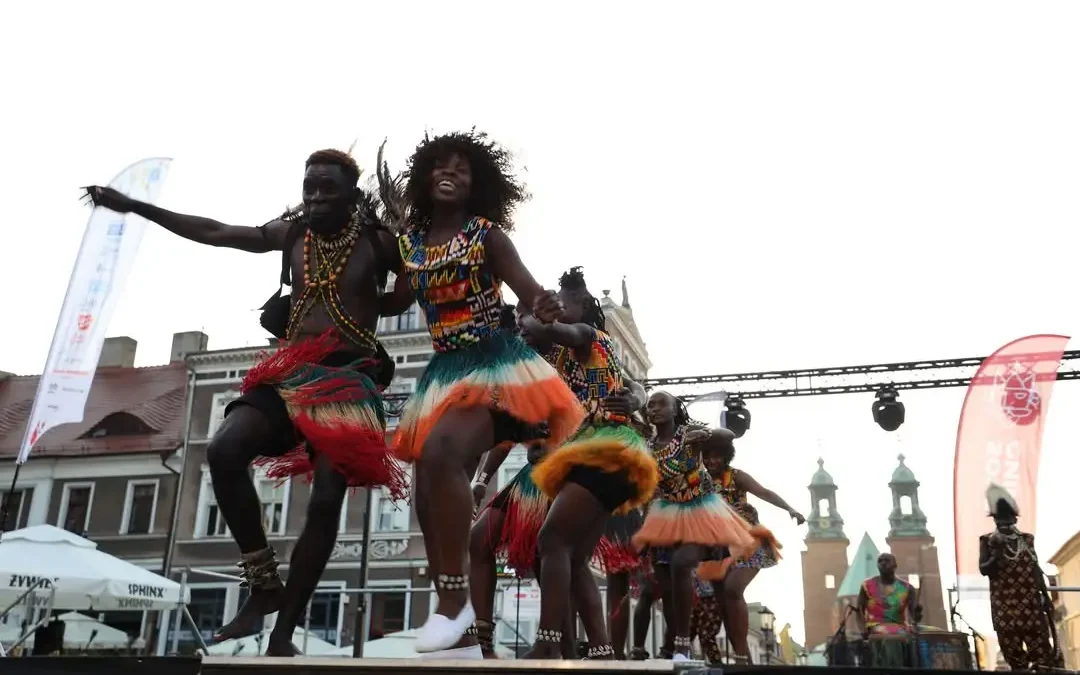 Folklor i taneczne rytmy na gnieźnieńskim Rynku – zaproszenie na weekend pełen atrakcji