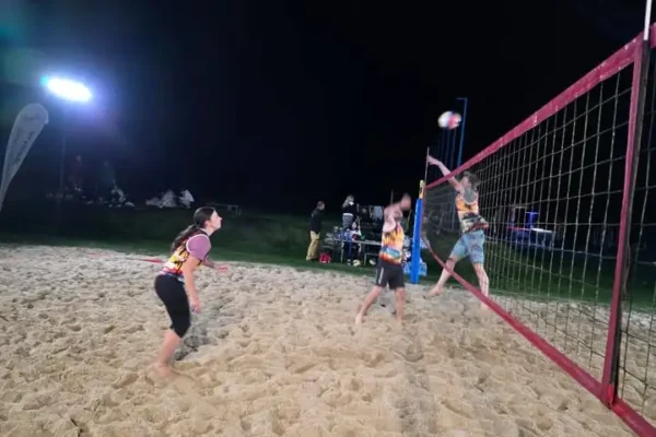 VI Charytatywny Nocny Turniej Siatkówki Plażowej w Ochodzy: 7 126 zł dla OSP Gołąbki