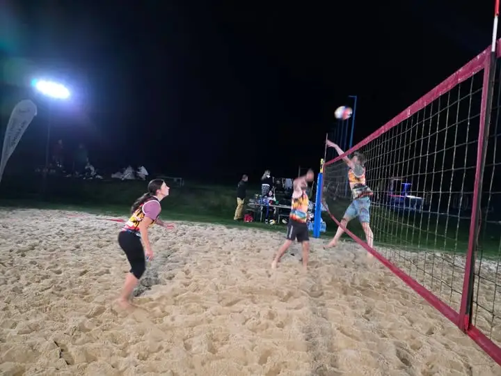 VI Charytatywny Nocny Turniej Siatkówki Plażowej w Ochodzy: 7 126 zł dla OSP Gołąbki