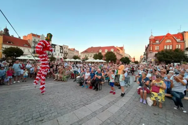 XIX Międzynarodowe Spotkania z Folklorem w Gnieźnie: Kultura Łączy Narody