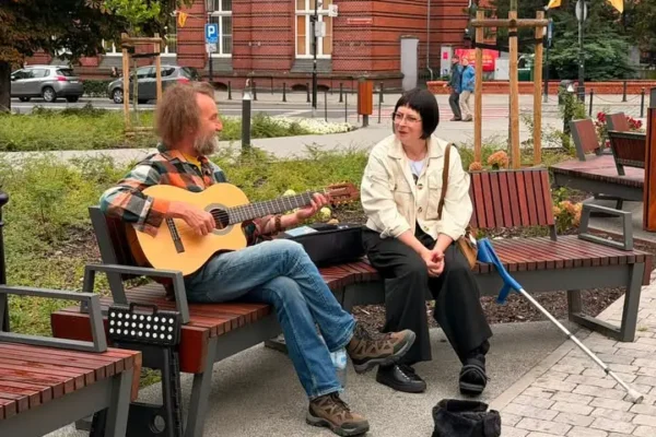 Grajkowie grają mimo deszczu – wieczorem koncerty na Rynku w Gnieźnie