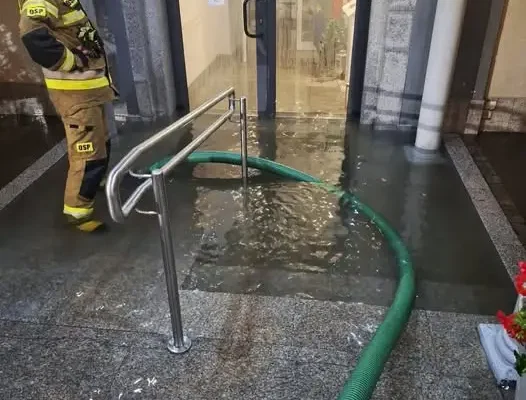 Intensywne burze i ulewy nad gminą Trzemeszno. 9 interwencji strażaków