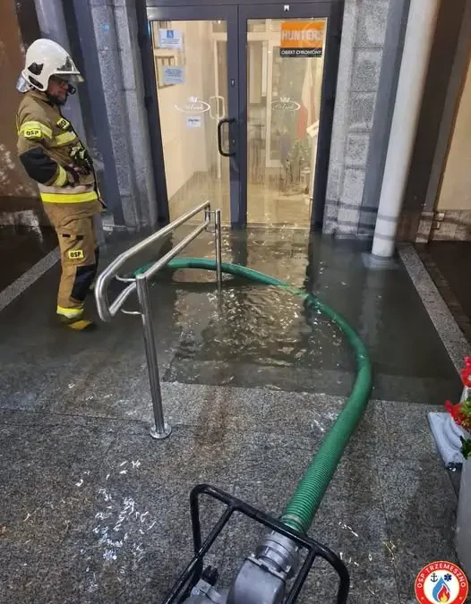 Intensywne burze i ulewy nad gminą Trzemeszno. 9 interwencji strażaków
