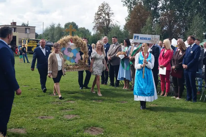 Dożynki Gminne w Trzemesznie: Święto Plonów w Niewolnie trwa do północy