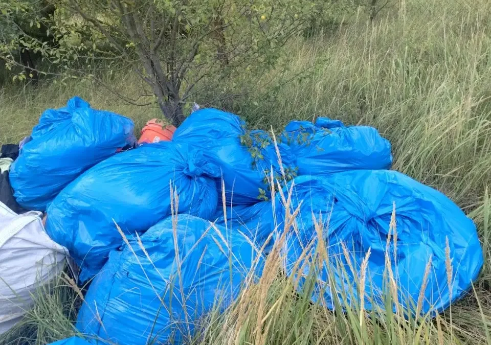 Gmina Czerniejewo walczy z nielegalnymi wysypiskami – apel do mieszkańców