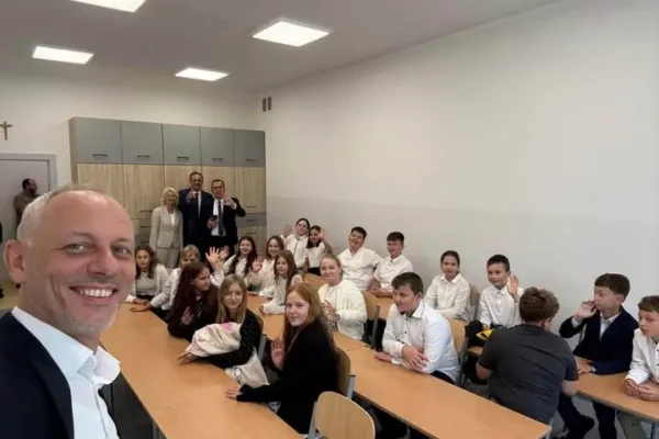 Nowa część szkoły w Owieczkach otwarta na rozpoczęcie roku szkolnego