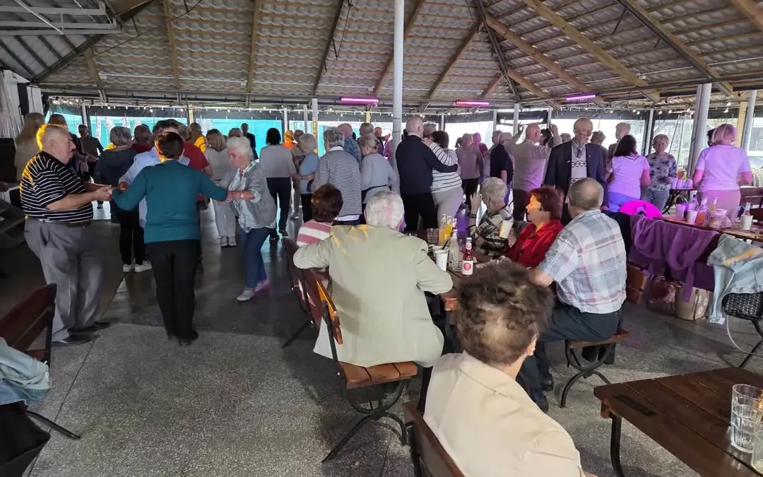 Klub Radość w MOK Gniezno żegna lato taneczną zabawą seniorów