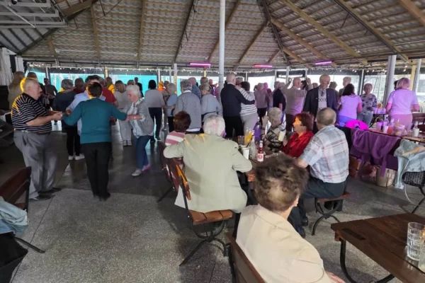 Klub Radość w MOK Gniezno żegna lato taneczną zabawą seniorów