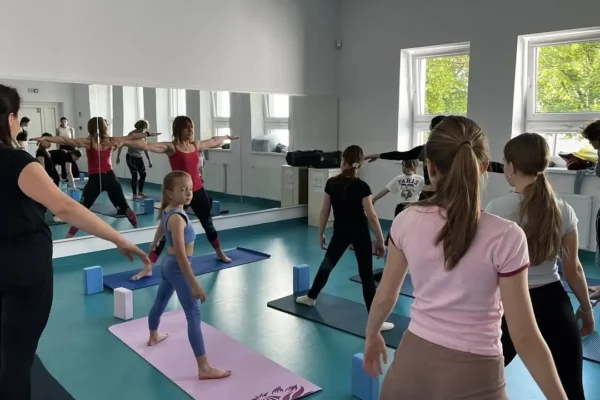 Niedziela w MOK Gniezno: joga, warsztaty plastyczne i sesje RPG dla rodzin