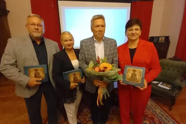 Premiera książki „Damy Pałacu” w Czerniejewie – burmistrz wśród gości