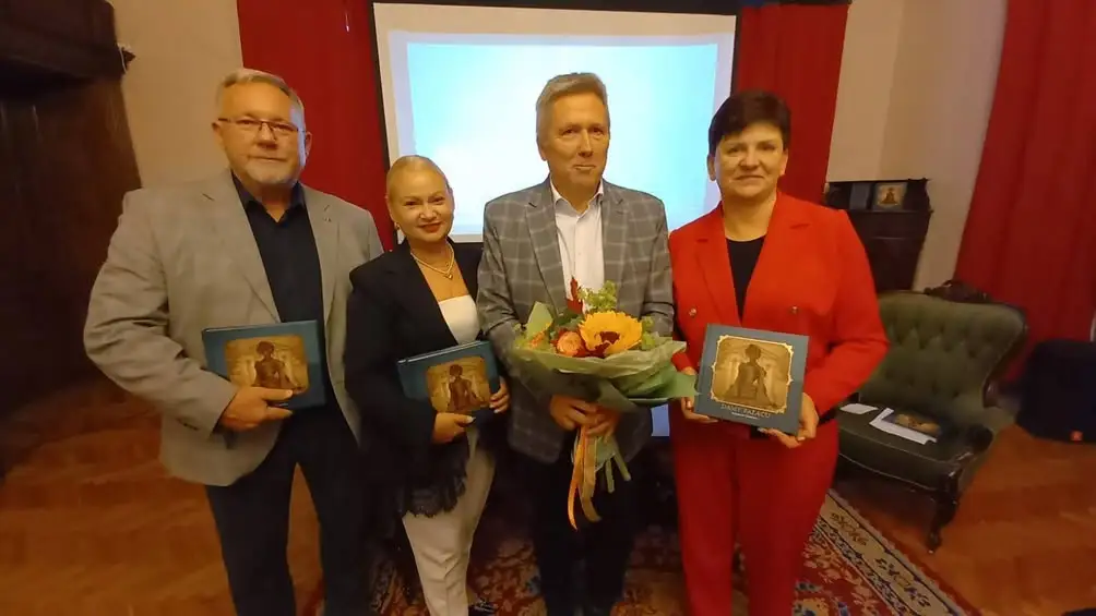 Premiera książki „Damy Pałacu” w Czerniejewie – burmistrz wśród gości