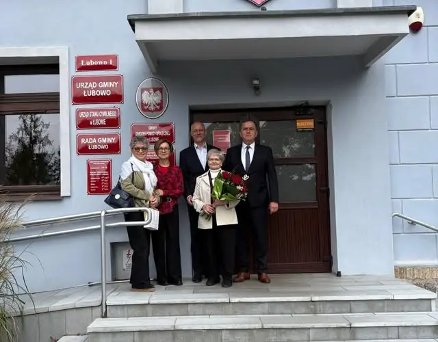 Pani Irena Brzezińska świętowała 90. urodziny w Urzędzie Gminy Łubowo