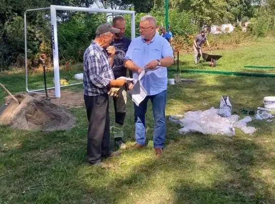 Pakszyn: mieszkańcy wspólnie budują nową przestrzeń rekreacyjną przy świetlicy