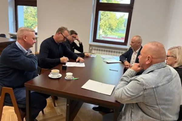 Gmina Łubowo inwestuje w bezpieczeństwo – umowa na magazyn obrony cywilnej w Fałkowie podpisana