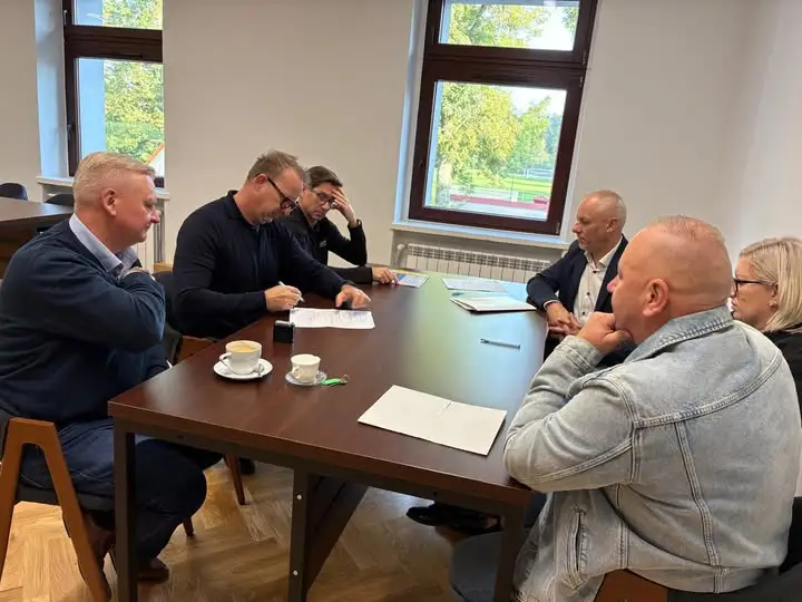 Gmina Łubowo inwestuje w bezpieczeństwo – umowa na magazyn obrony cywilnej w Fałkowie podpisana