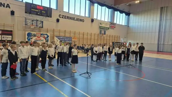 Dzień Edukacji Narodowej w Czerniejewie: burmistrz i przewodniczący rady złożyli podziękowania nauczycielom