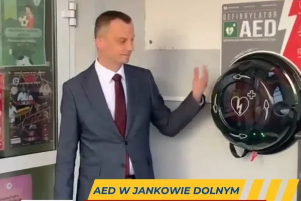 Nowe defibrylatory AED w gminie Gniezno – sprzęt trafił do szkoły i OSP