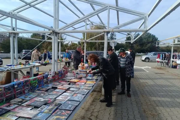 Pierwsza wyprzedaż garażowa w Trzemesznie przyciągnęła tłumy