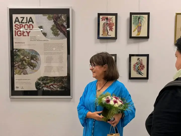 Haftem krzyżykowym przez Azję – wystawa Grażyny Modrzejewskiej w Gnieźnie
