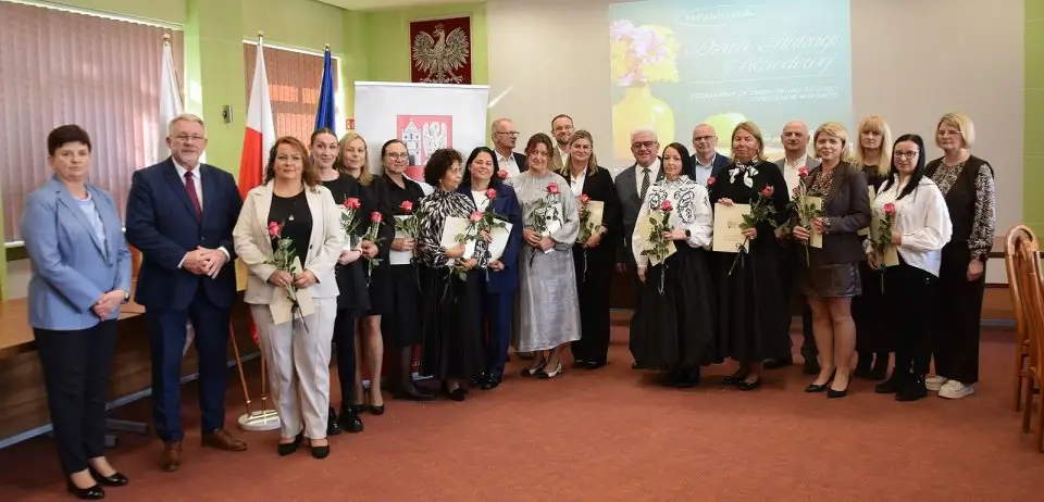 Dzień Edukacji Narodowej w Gminie Czerniejewo – burmistrz nagrodził nauczycieli i pracowników oświaty