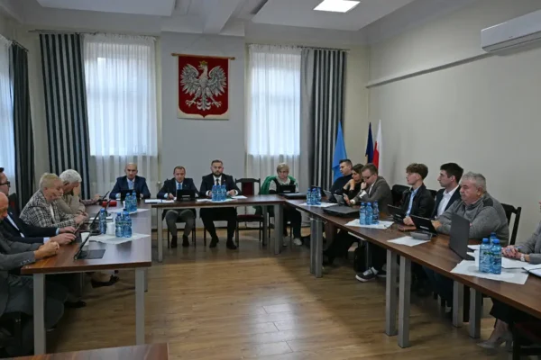 Nadzwyczajna sesja Rady Miejskiej w Witkowie: zmiany w budżecie i prognozie finansowej